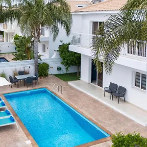 Luxvillasrentals Villa